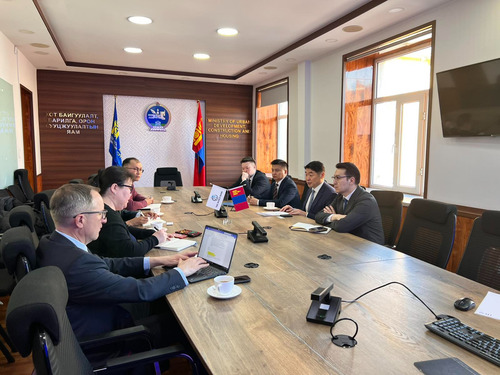 ОРОН СУУЦНЫ САНХҮҮЖИЛТИЙН БАНКНЫ ТОГТОЛЦООГ БОЛОВСРОНГУЙ БОЛГОХ ЧИГЛЭЛЭЭР ДЭЛХИЙН БАНКТАЙ ХАМТРАН АЖИЛЛАНА